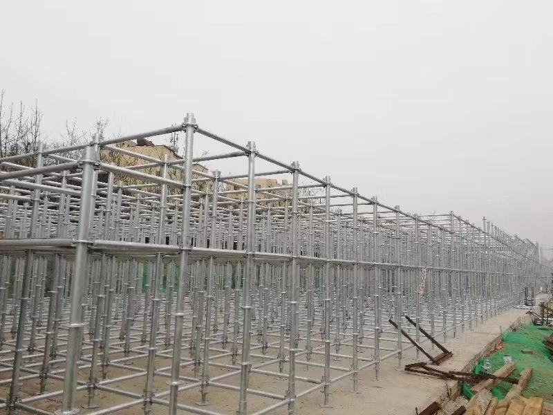 搭建腳手架橫向掃地桿與縱向掃地桿時(shí)，怎么設(shè)置好？ (圖1)