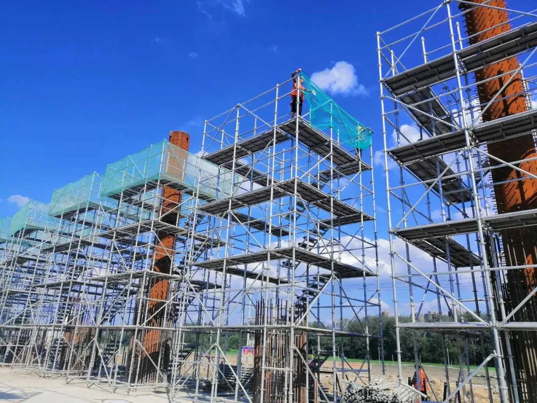 盤扣式腳手架相比傳統(tǒng)式腳手架有哪些優(yōu)勢？(圖1)